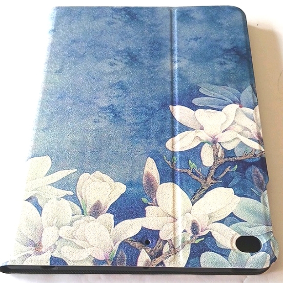 NWOT Blue Floral Tablet Cover - Picture 1 of 8